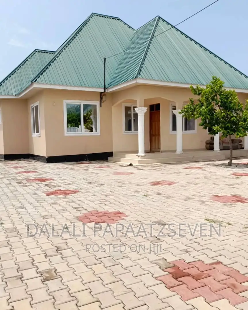 4bdrm Apartment in Dalalipapaatzseven, Mbweni for rent