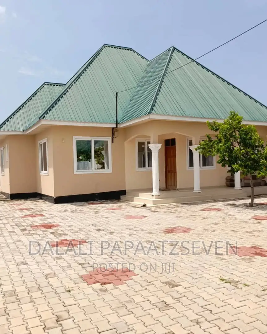 4bdrm Apartment in Dalalipapaatzseven, Mbweni for rent
