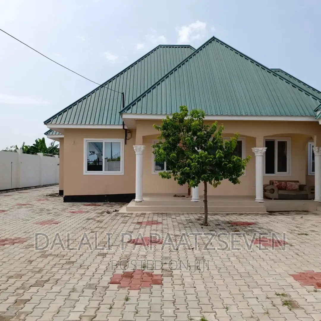 4bdrm Apartment in Dalalipapaatzseven, Mbweni for rent