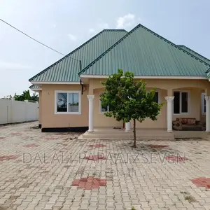 4bdrm Apartment in Dalalipapaatzseven, Mbweni for rent