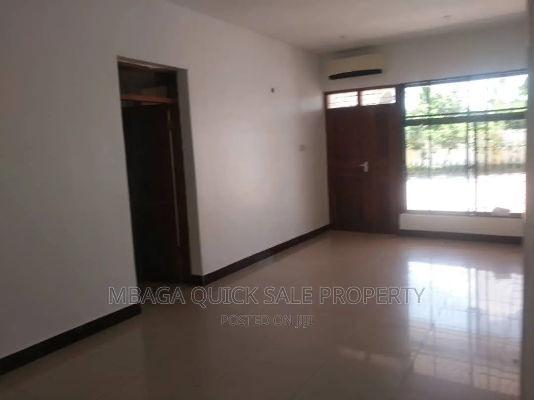 4bdrm Bungalow in Masaki Peninsula for rent