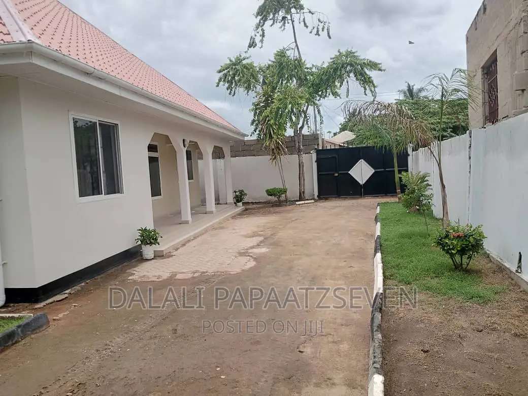 3bdrm House in Dalalipapaatzseven, Kinondoni for rent