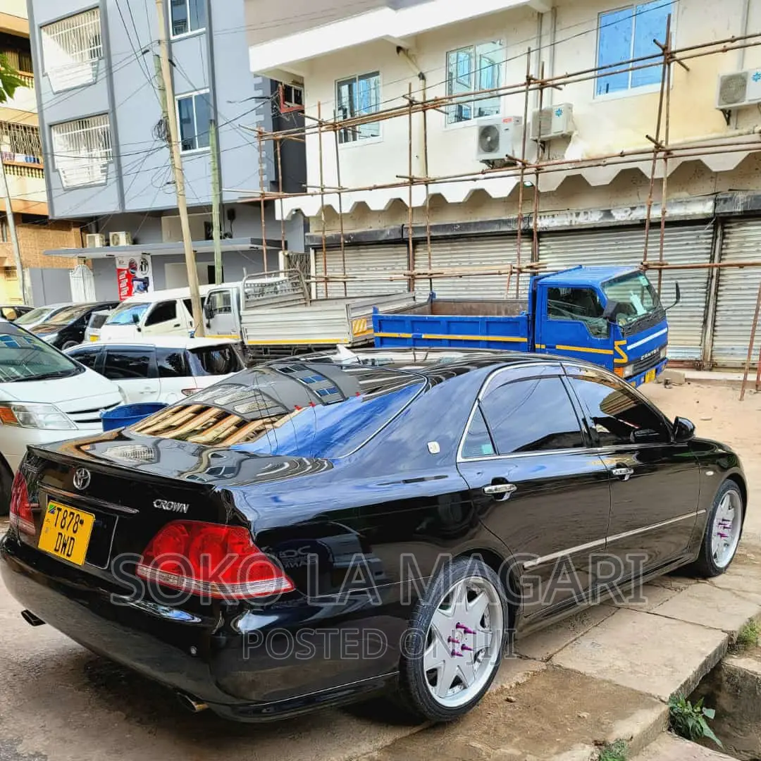 Toyota Crown 2006 Black in Kinondoni - Cars, Soko La Magari | Jiji.co.tz
