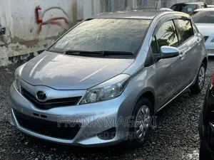 Toyota Vitz 2010 Silver