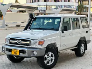 Toyota Land Cruiser 2015 White