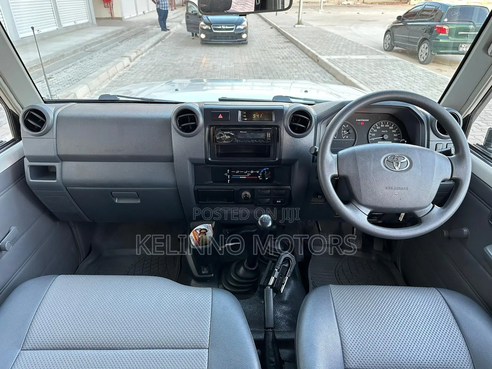 Toyota Land Cruiser 2015 White