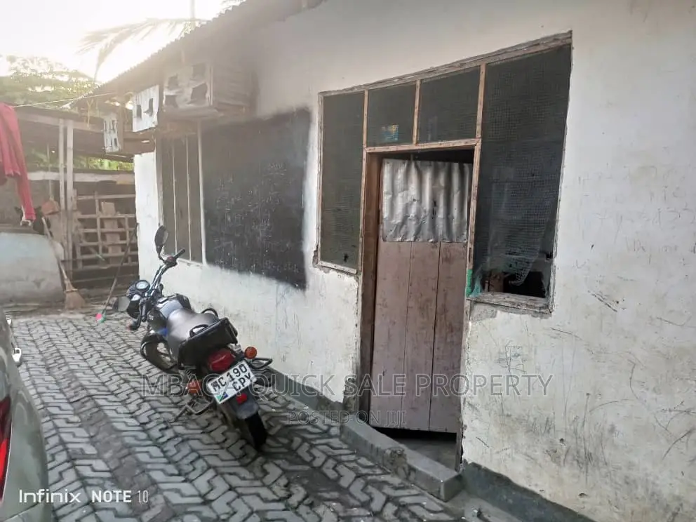 4bdrm House in Mbande, Mbangala for sale