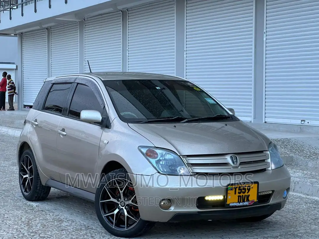 Toyota IST 2006 Gold