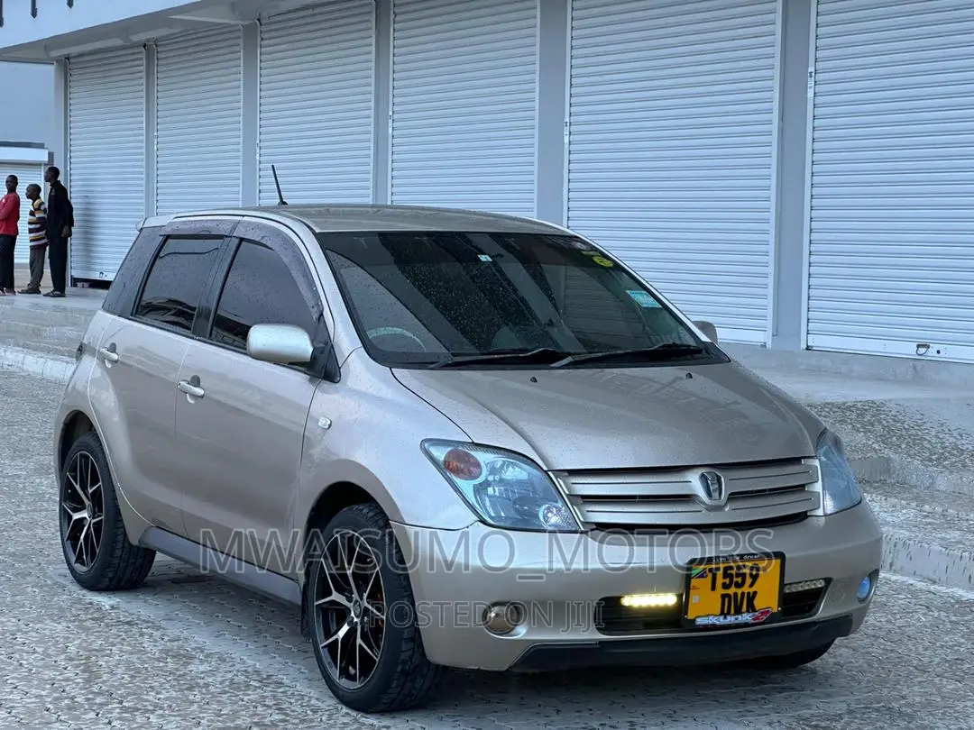 Toyota IST 2006 Gold
