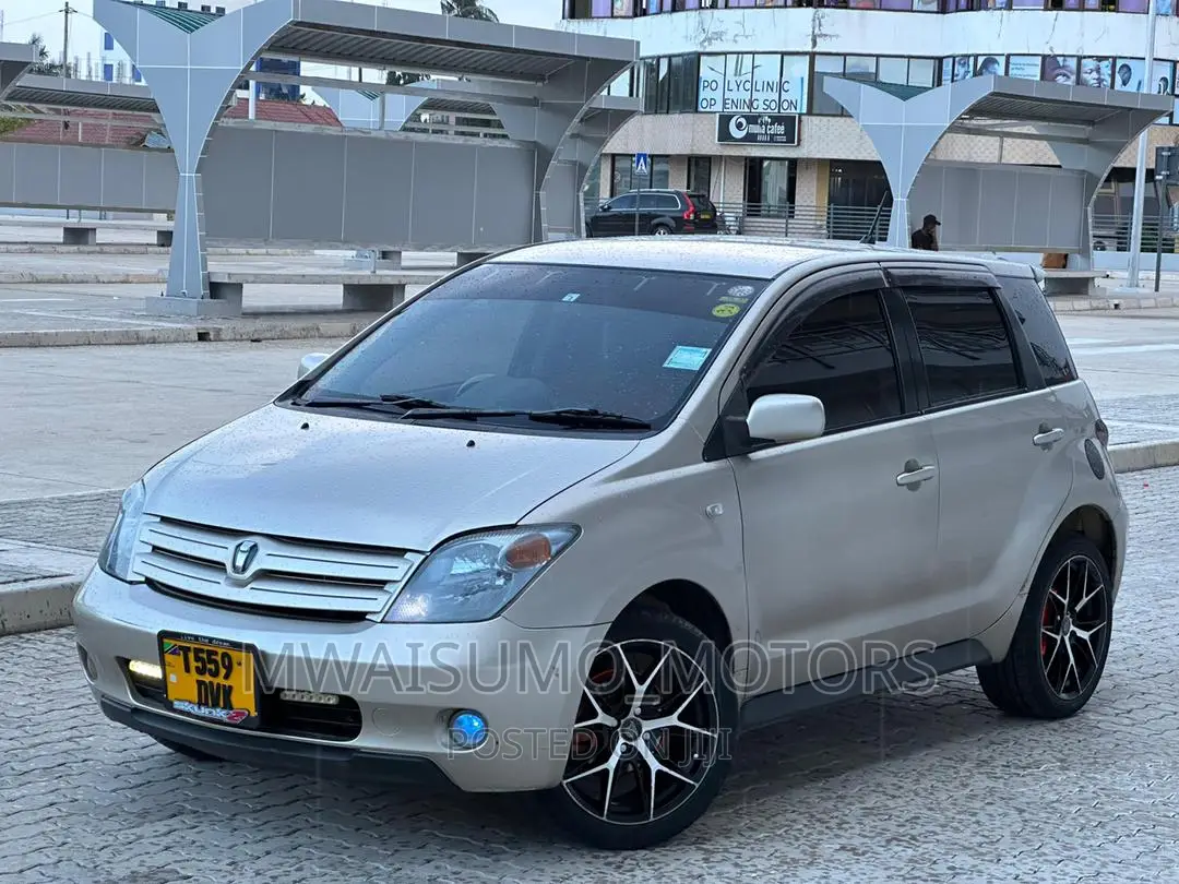 Toyota IST 2006 Gold
