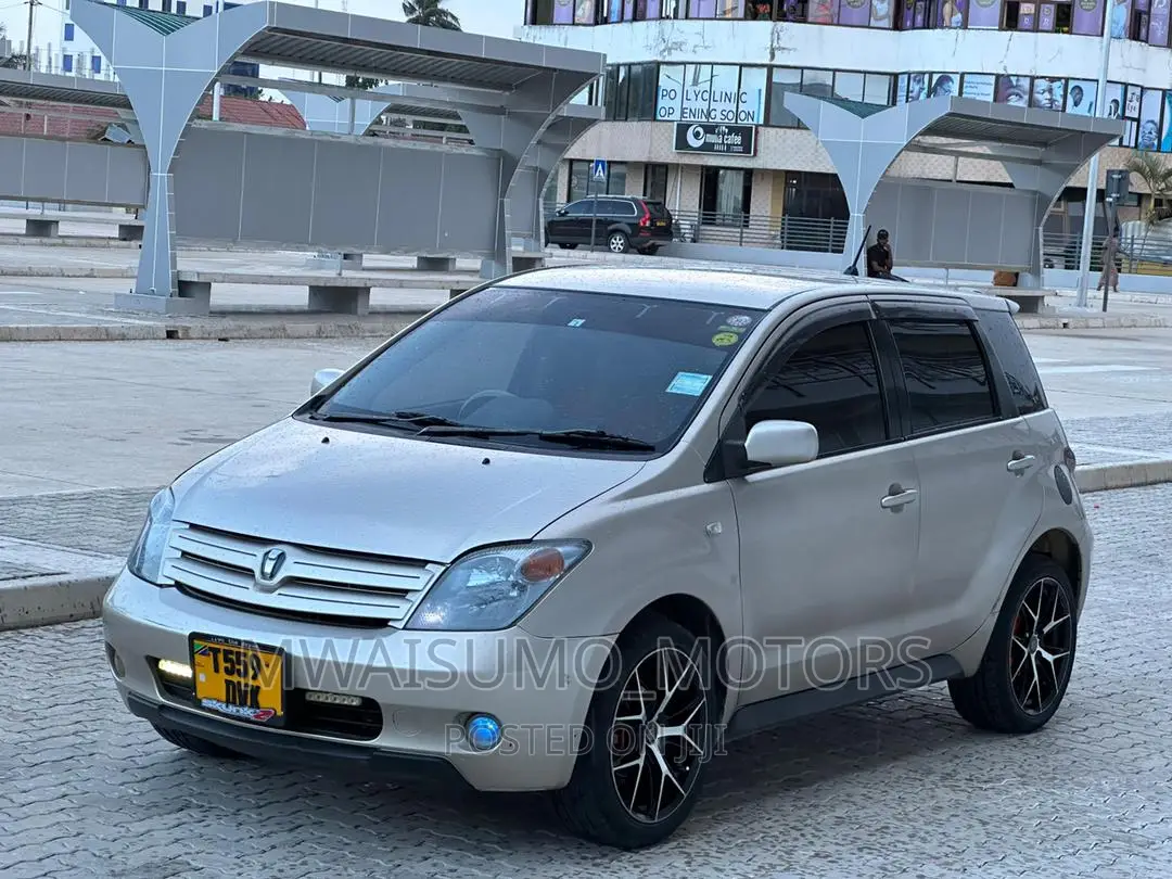 Toyota IST 2006 Gold