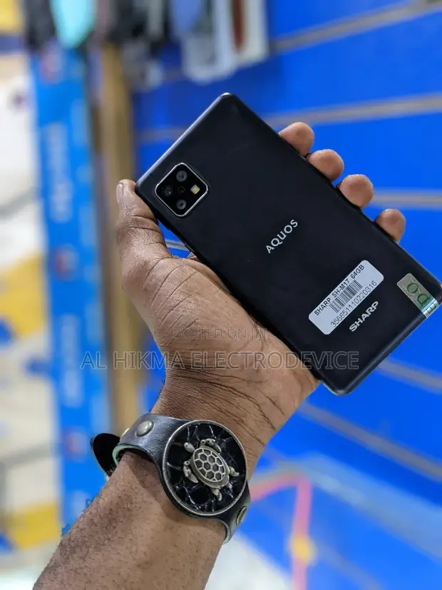 au、「AQUOS sense5G」をAndroid 13に更新するOSアップデート