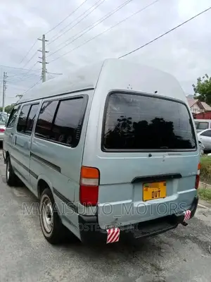 Toyota HiAce 2000 Silver
