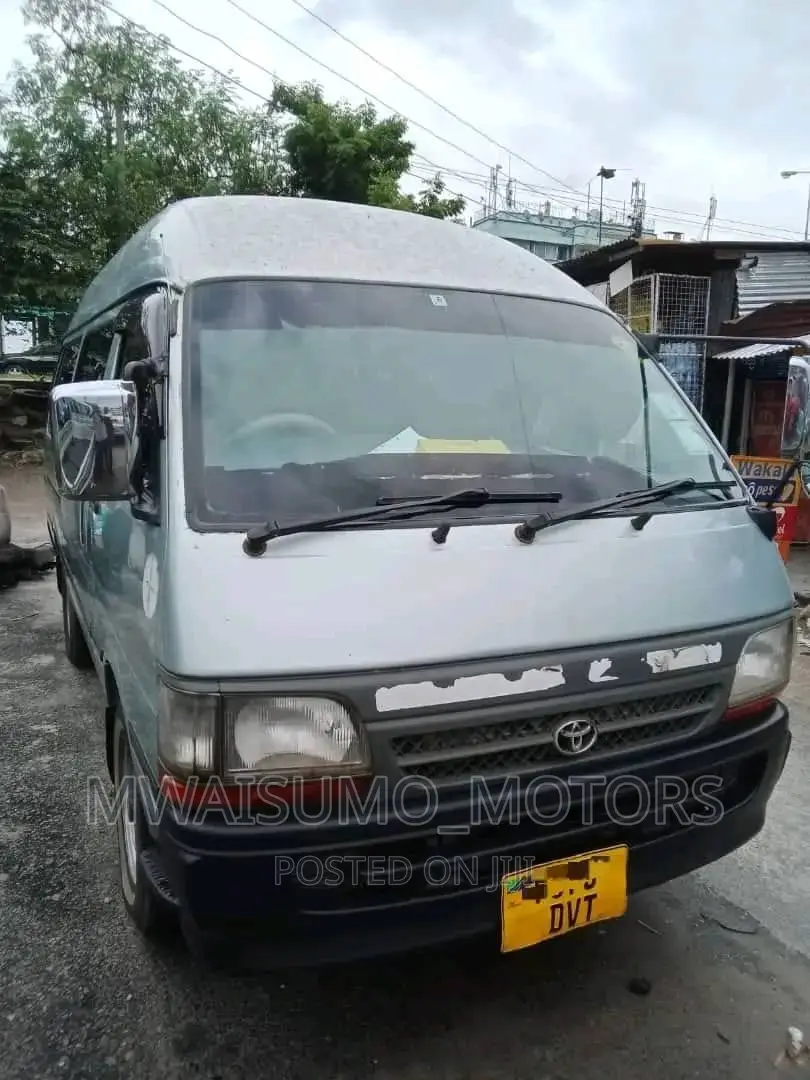 Toyota HiAce 2000 Silver