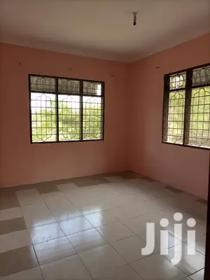3 Bedroom, Master Na Public Toilet,Sebule, Dinning Na Jiko