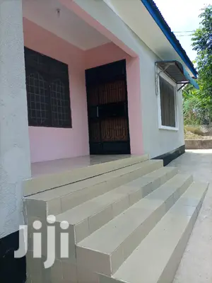 3 Bedroom, Master Na Public Toilet,Sebule, Dinning Na Jiko