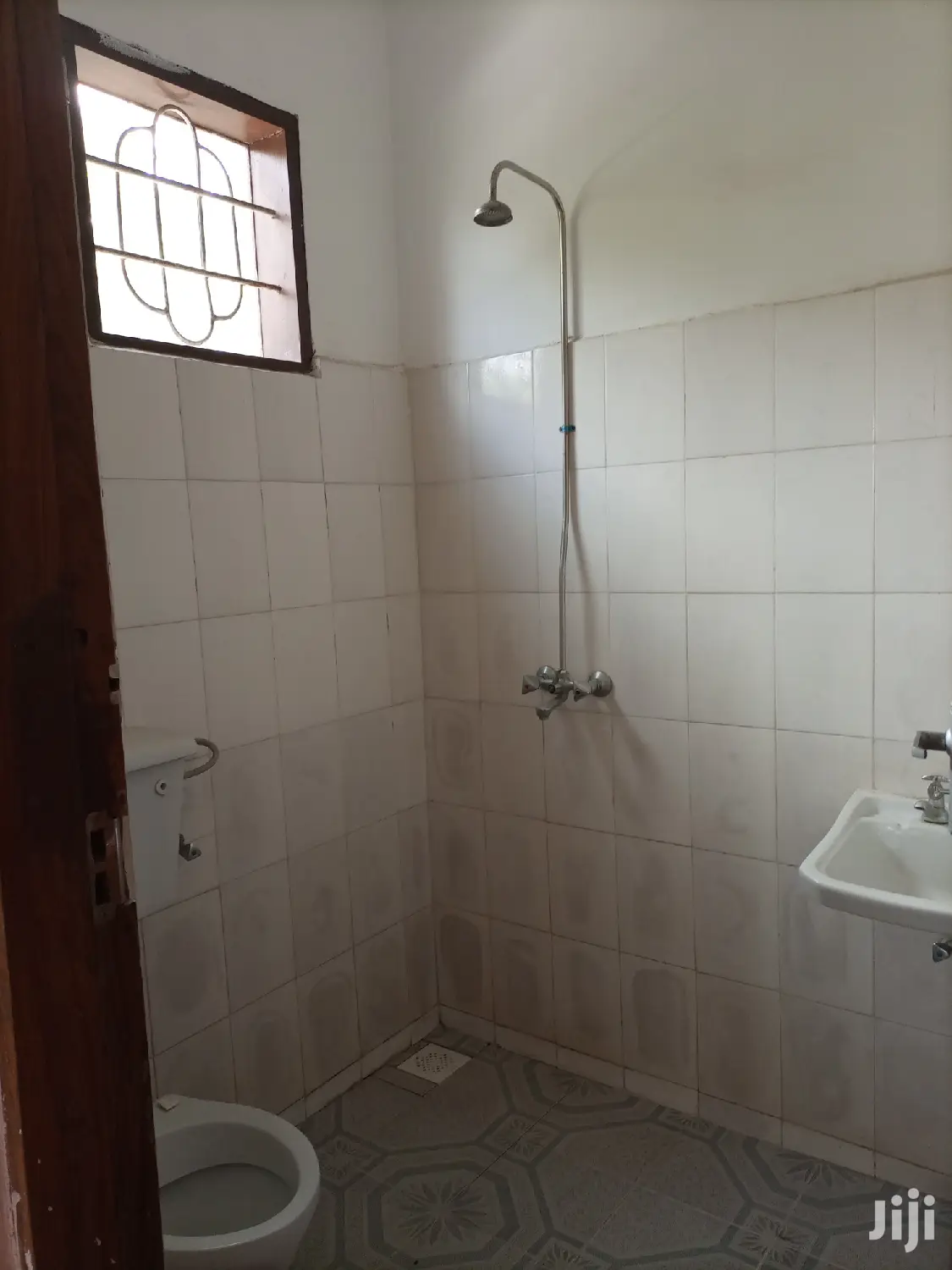 3 Bedroom, Master Na Public Toilet,Sebule, Dinning Na Jiko