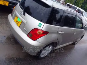 Toyota IST 2005 Silver