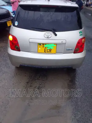 Toyota IST 2005 Silver