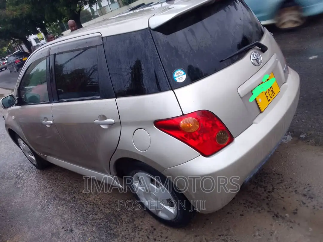 Toyota IST 2005 Silver