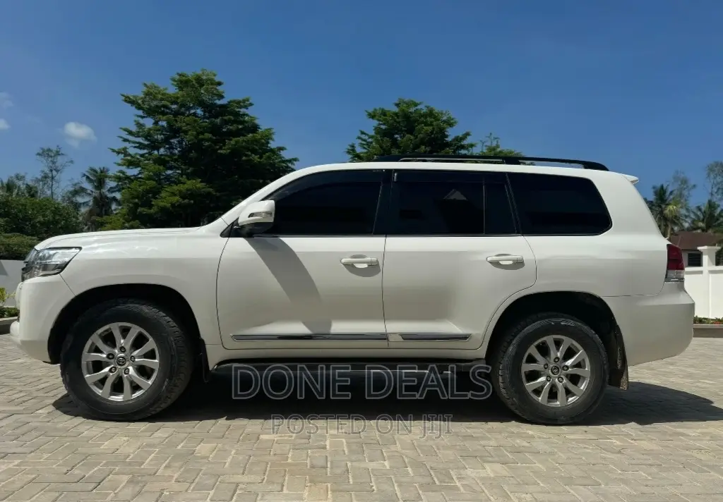 Toyota Land Cruiser 2018 White