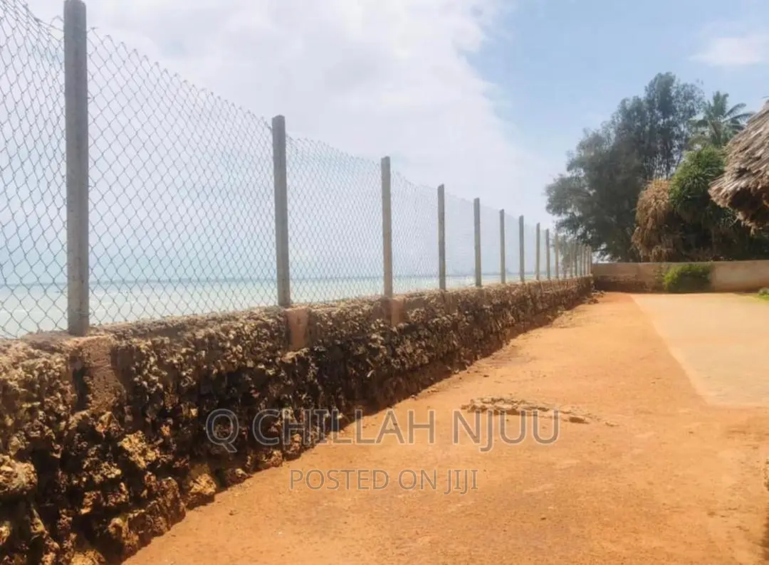 Furnished 8bdrm Apartment in Mbez Beach 8, Kinondoni for sale