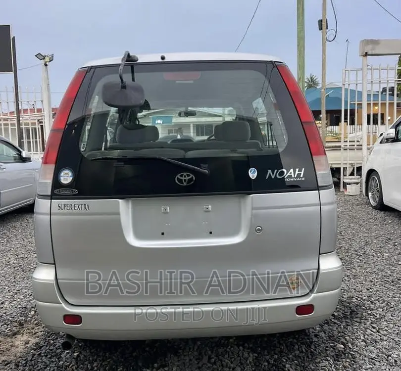 Toyota Noah 2.0 FWD (8 Seater) 2001 Gray
