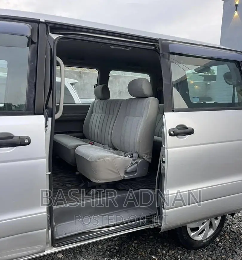 Toyota Noah 2.0 FWD (8 Seater) 2001 Gray