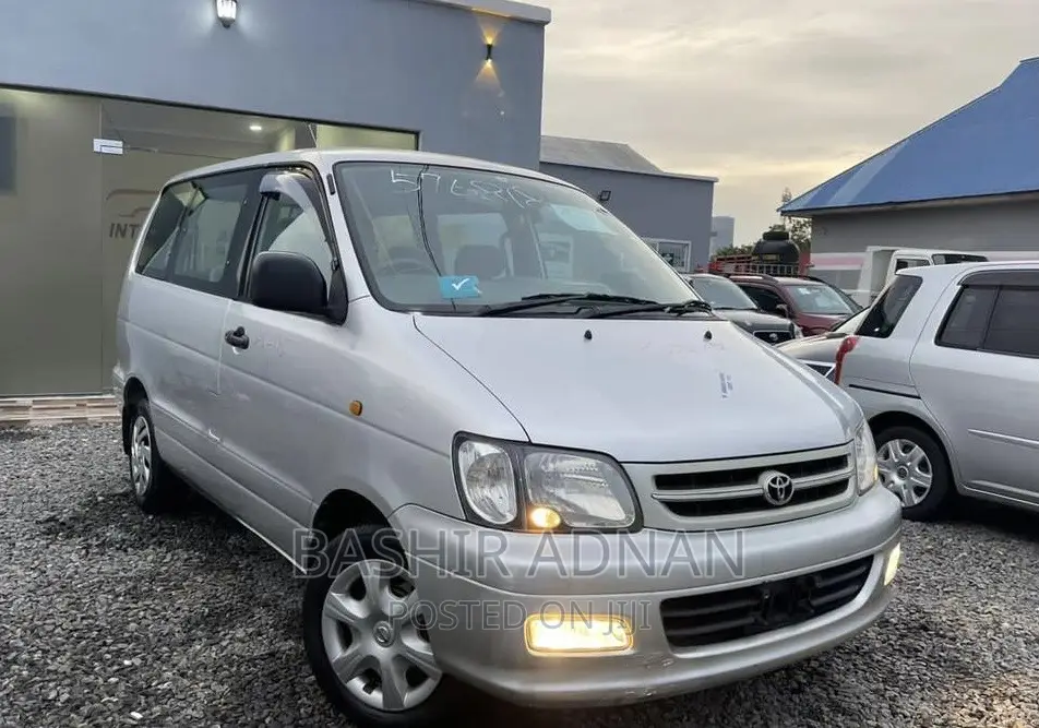 Toyota Noah 2.0 FWD (8 Seater) 2001 Gray