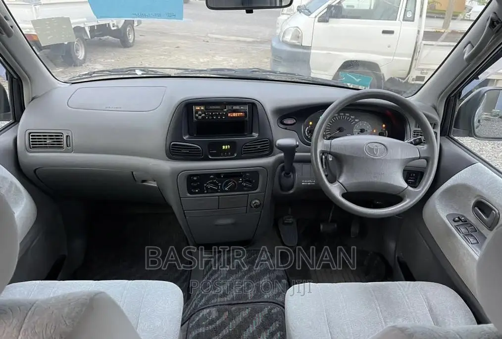 Toyota Noah 2.0 FWD (8 Seater) 2001 Gray