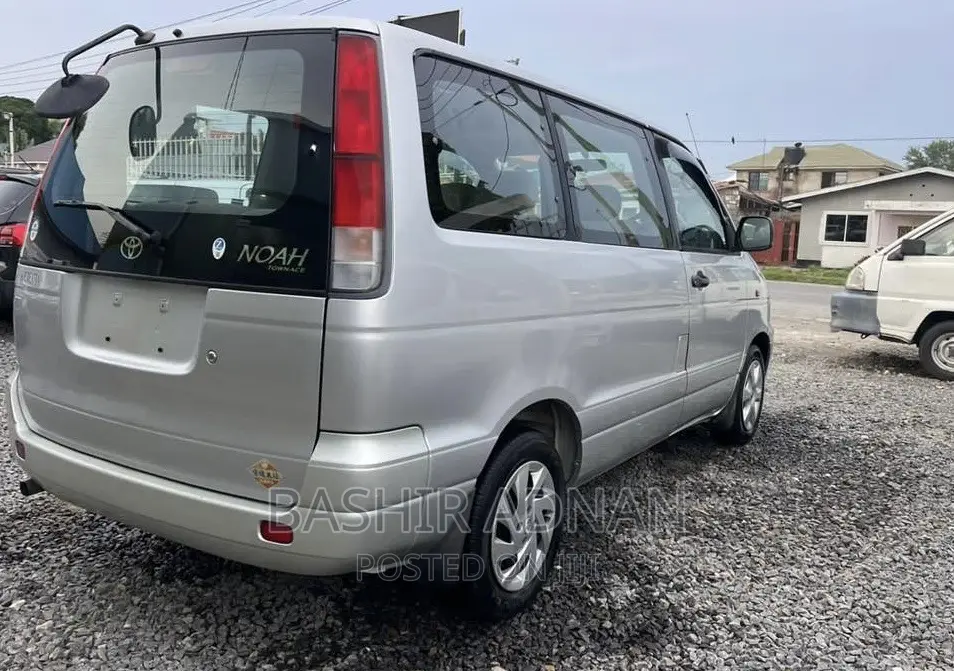 Toyota Noah 2.0 FWD (8 Seater) 2001 Gray
