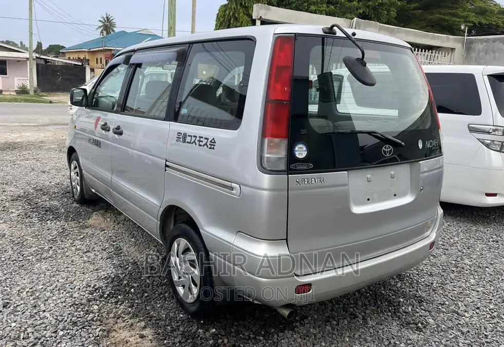 Toyota Noah 2.0 FWD (8 Seater) 2001 Gray