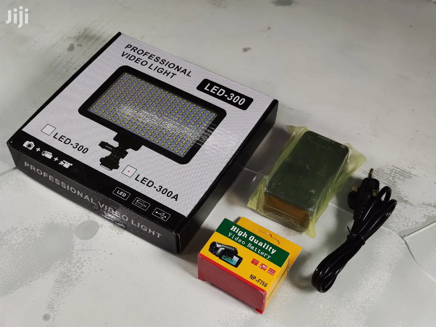 LED-300 On-camera Professional Video Light