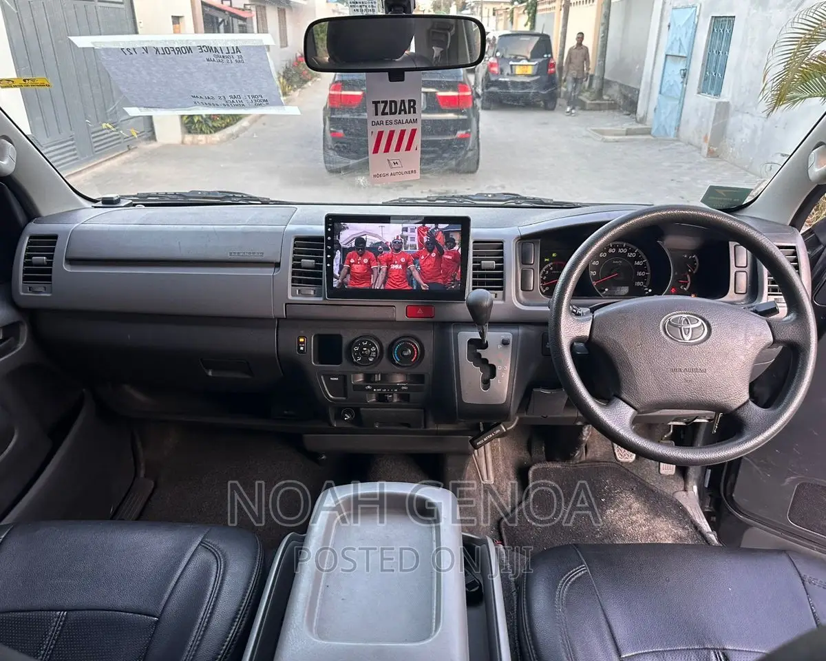 Toyota HiAce 2004 Black