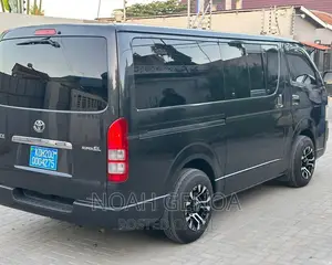 Toyota HiAce 2004 Black