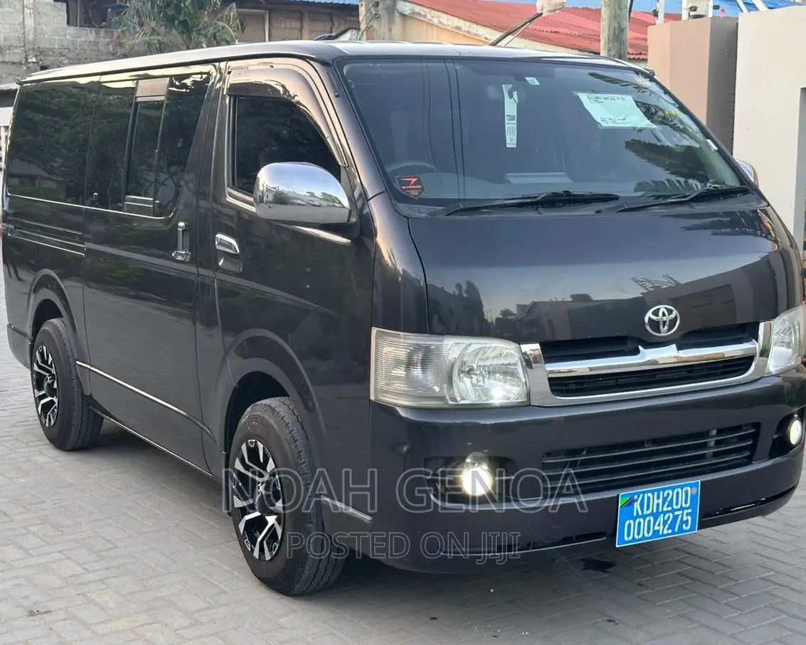 Toyota HiAce 2004 Black