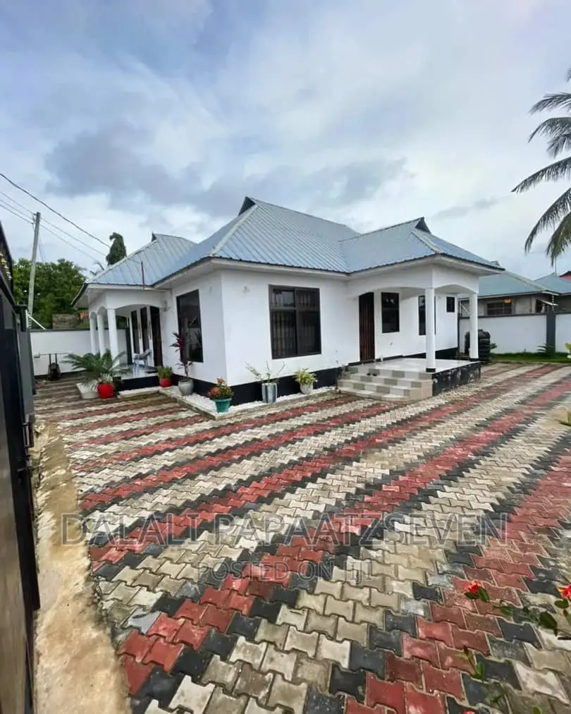 3bdrm House in Dalalipapaatzseven, Bunju for sale