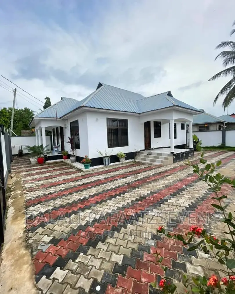 3bdrm House in Dalalipapaatzseven, Bunju for sale