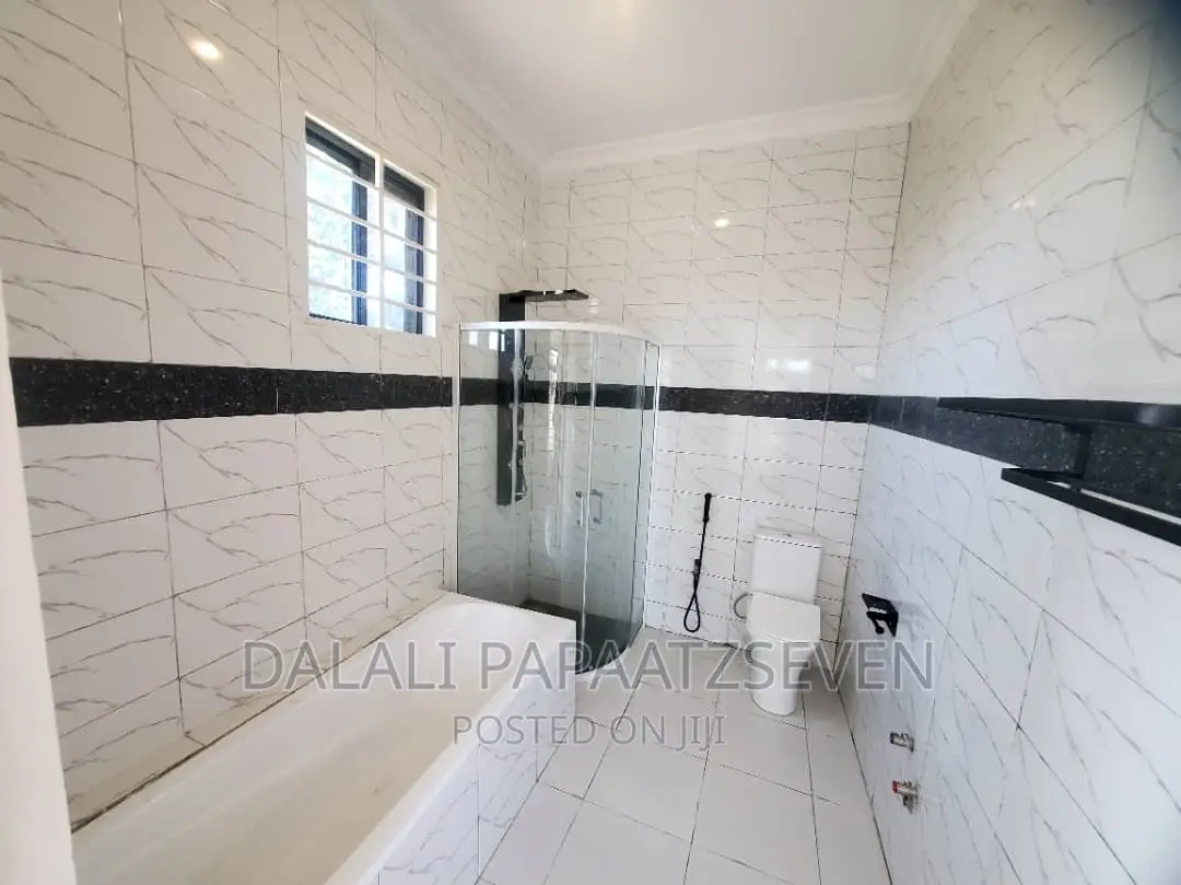 3bdrm House in Dalalipapaatzseven, Kinondoni for sale