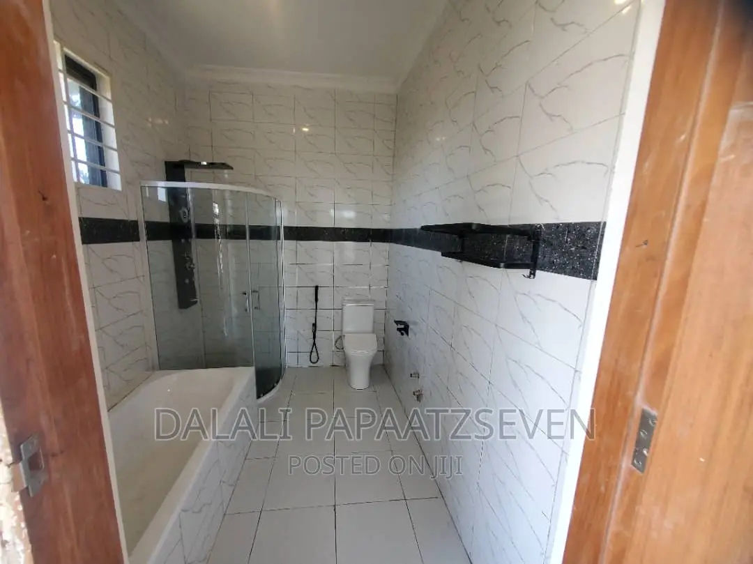 3bdrm House in Dalalipapaatzseven, Kinondoni for sale