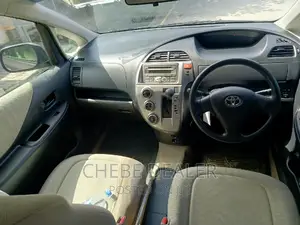 Toyota Ractis 1.3 FWD 2005 Gray