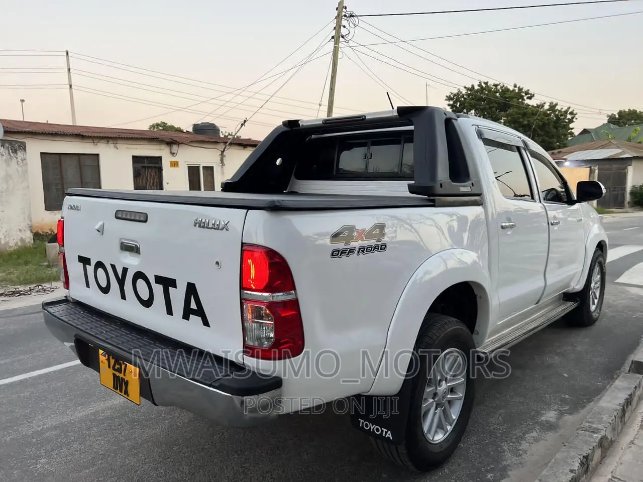 Toyota Hilux 2013 White