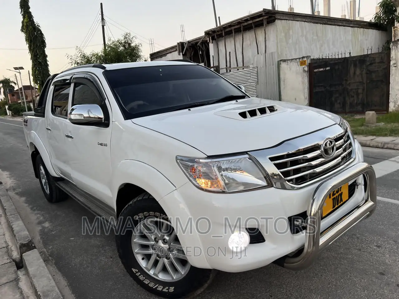 Toyota Hilux 2013 White