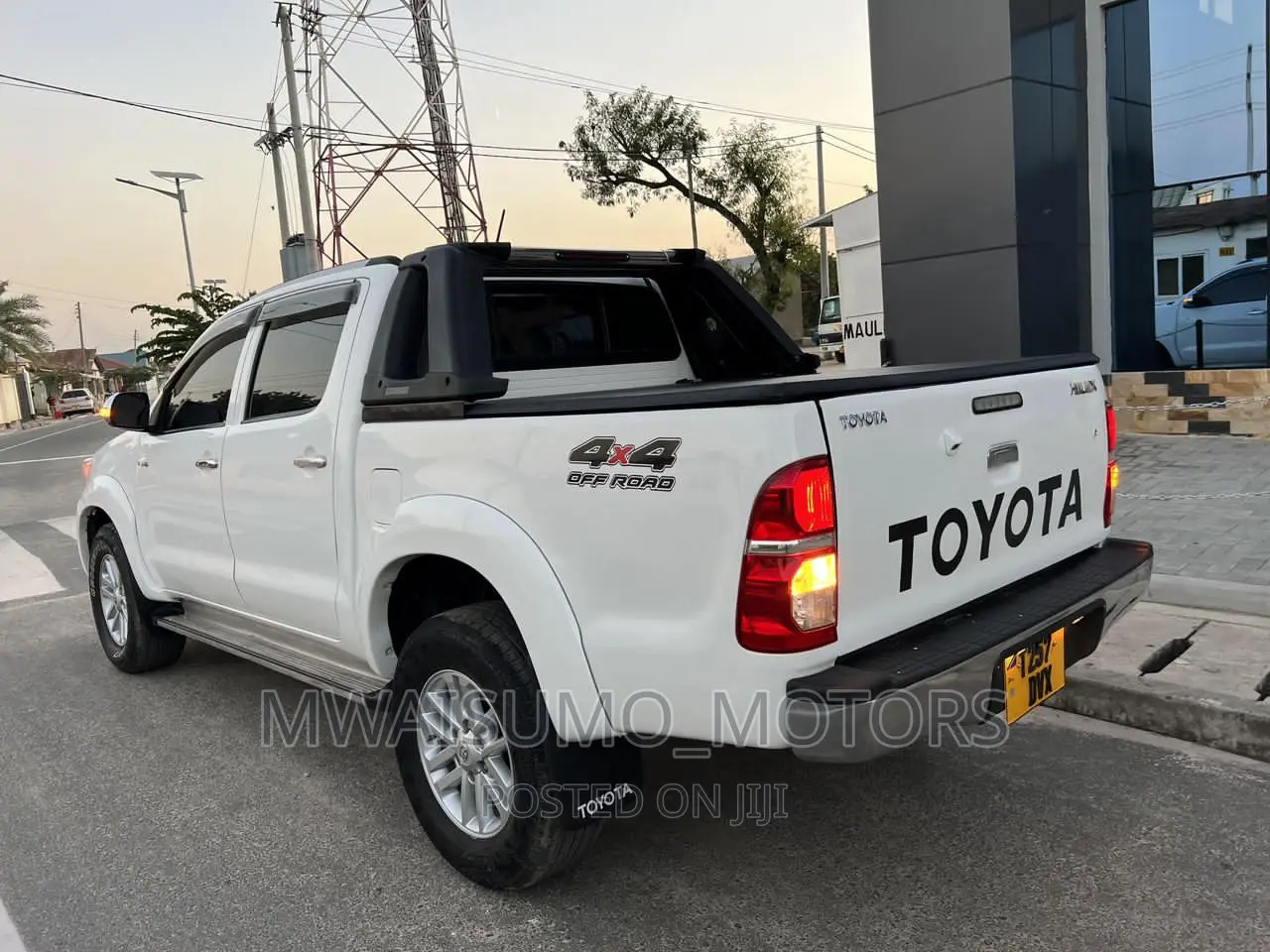 Toyota Hilux 2013 White