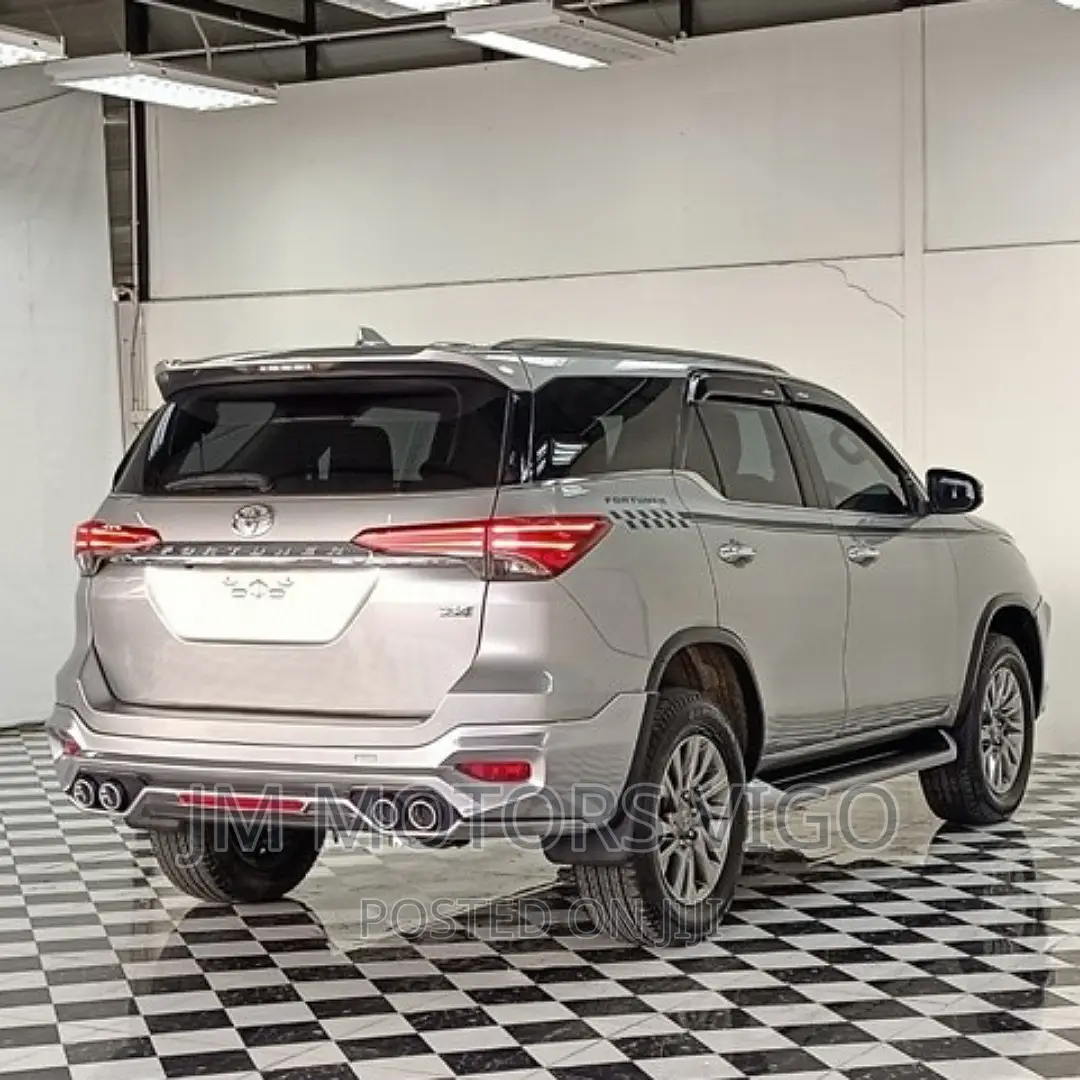 Toyota Fortuner 2017 Silver