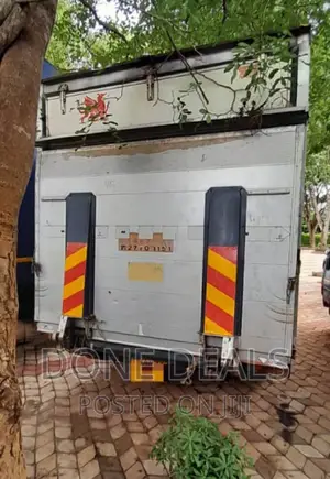 Mitsubishi Fuso 2005 White