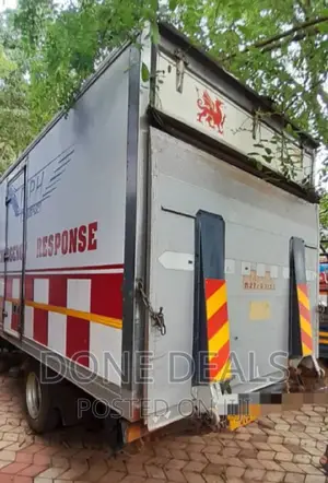 Mitsubishi Fuso 2005 White