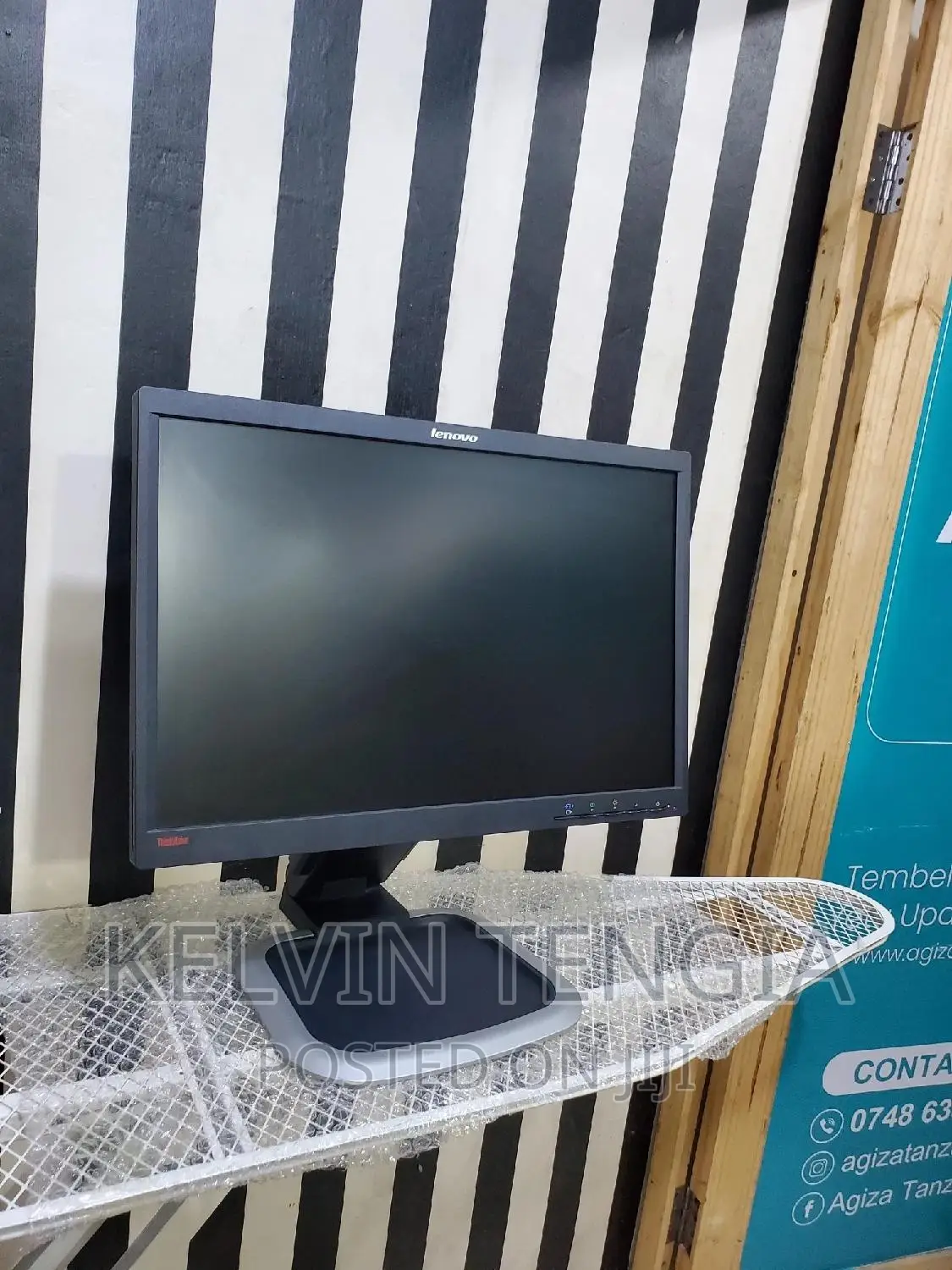 LENOVO Moniter