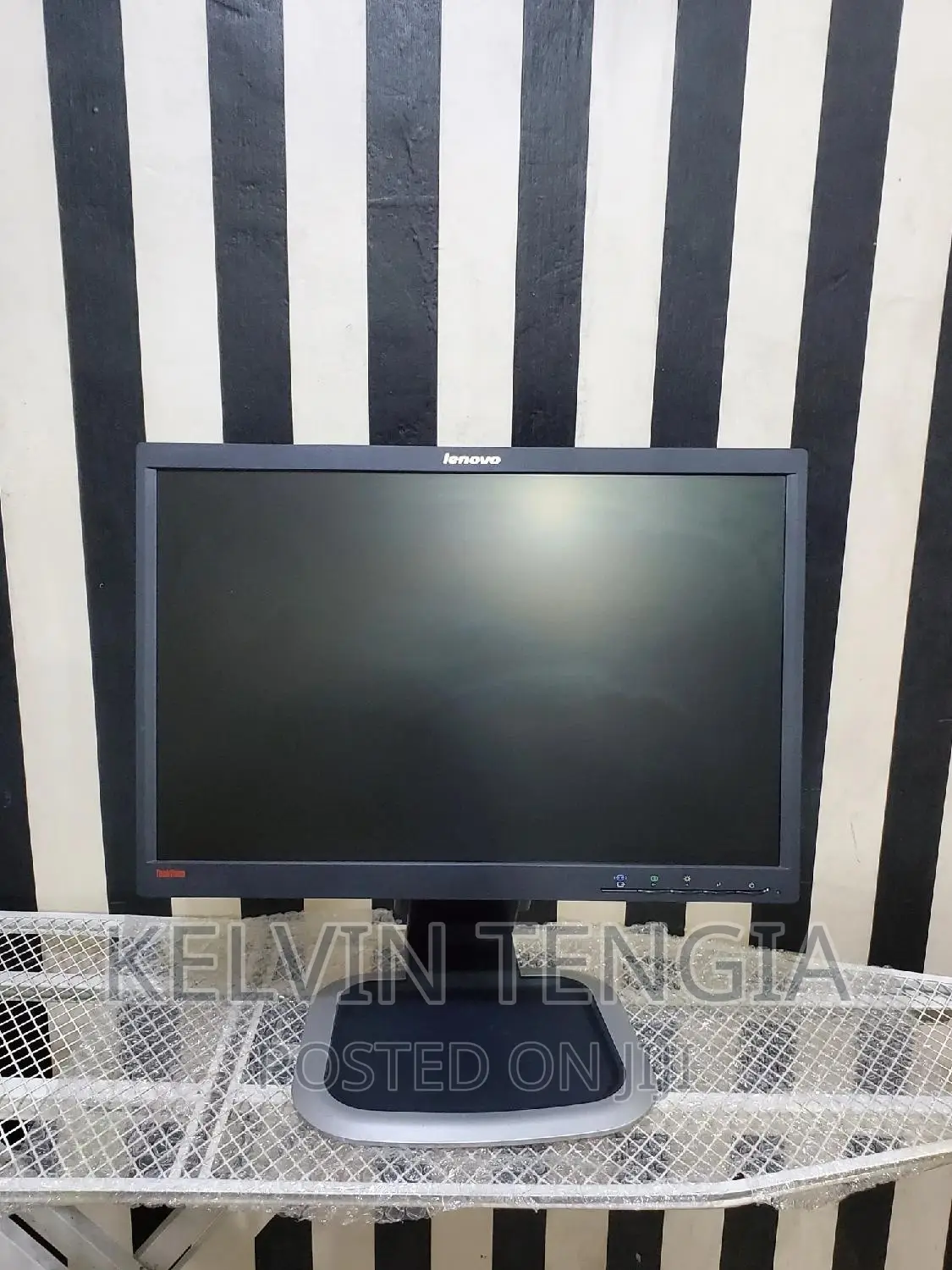 LENOVO Moniter