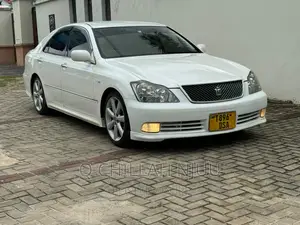 Toyota Crown Royale 2005 White
